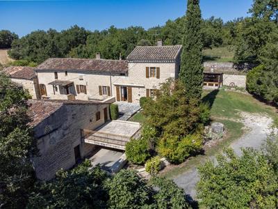 Maison en pierre - 192 m² - 6 pièces