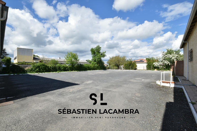 Local commercial - 253 m² - 4 pièces