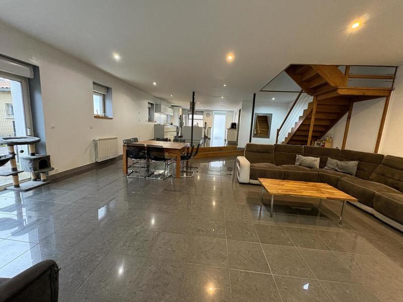 Maison - 330 m² - 9 pièces