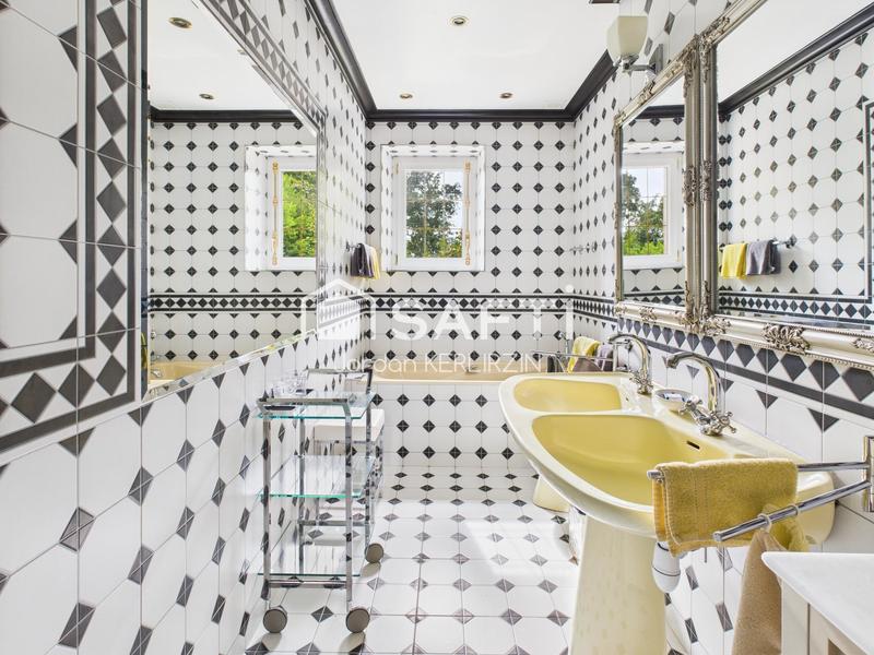 Maison - 380 m² - 13 pièces