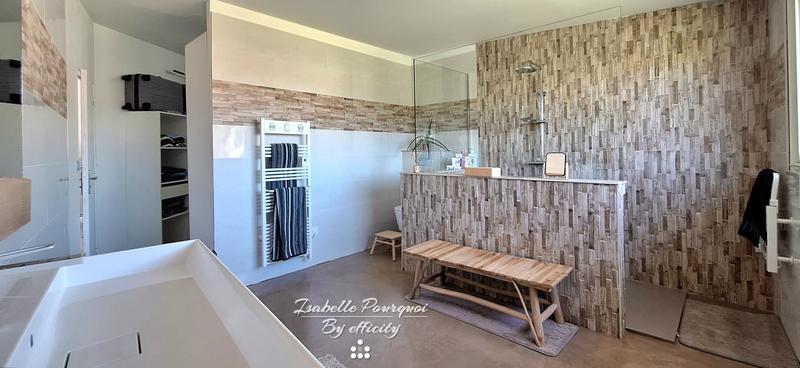 Maison - 280 m² - 11 pièces