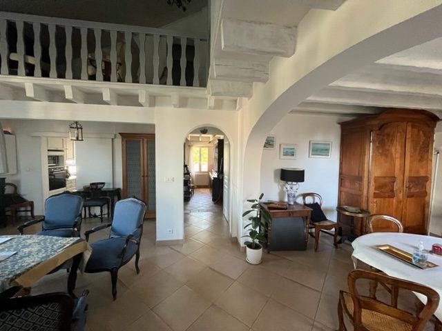 Maison - 280 m² - 10 pièces