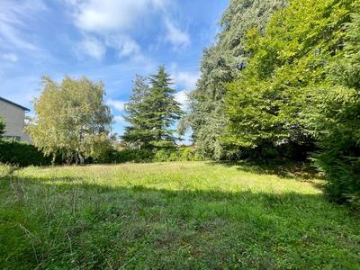 Terrain constructible - 701 m²