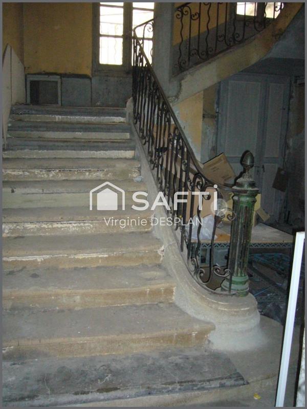 Maison - 590 m² - 26 pièces