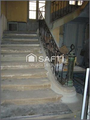 Maison - 590 m² - 26 pièces