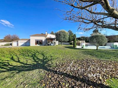 Maison - 220 m² - 8 pièces