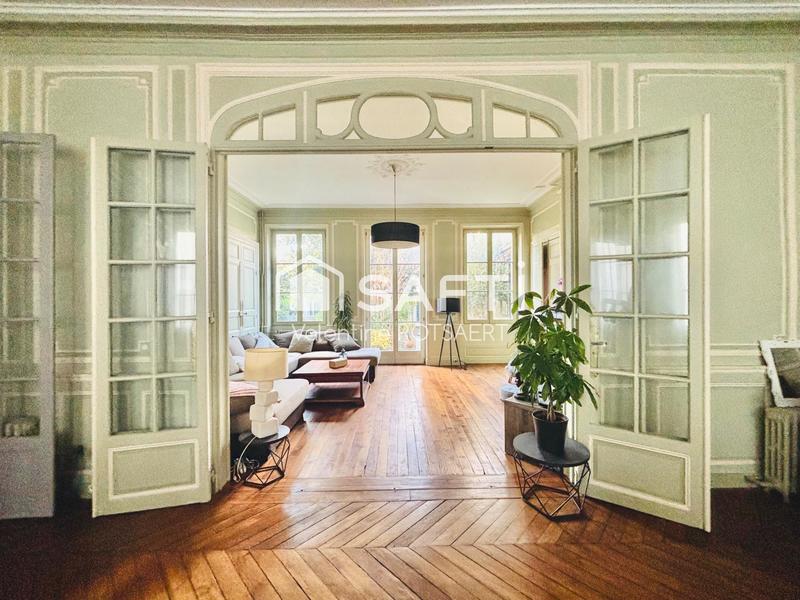 Hôtel particulier - 590 m² - 16 pièces