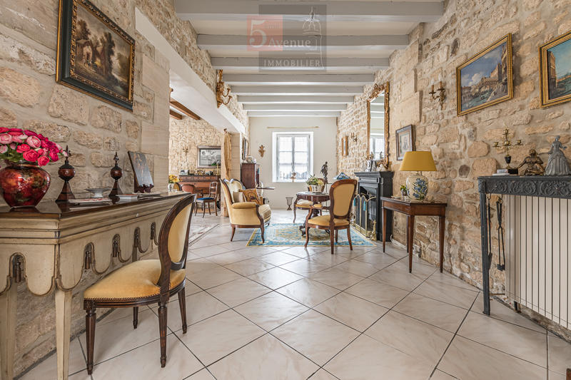 Maison - 290 m² - 8 pièces