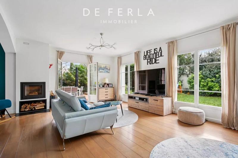 Propriété - 210 m² - 8 pièces