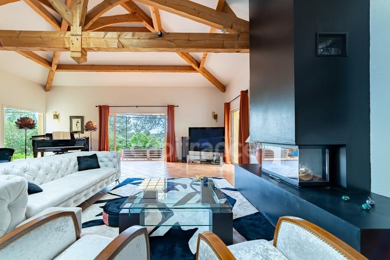 Maison - 300 m² - 9 pièces