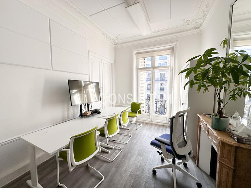 Bureau - 243 m²