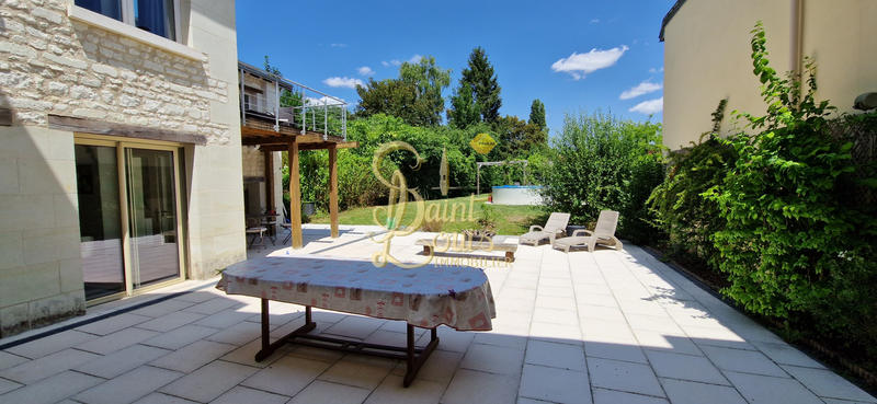 Maison - 300 m² - 8 pièces