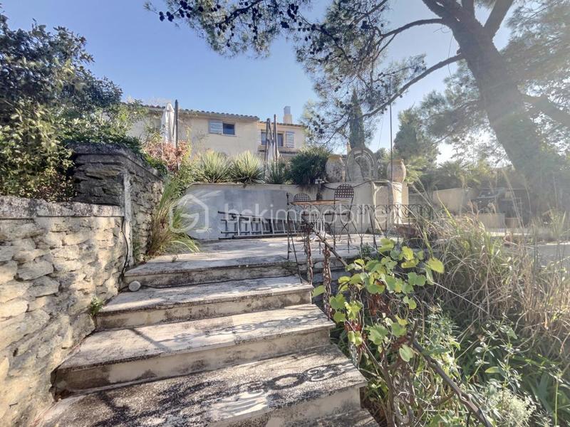 Propriété - 341 m² - 12 pièces