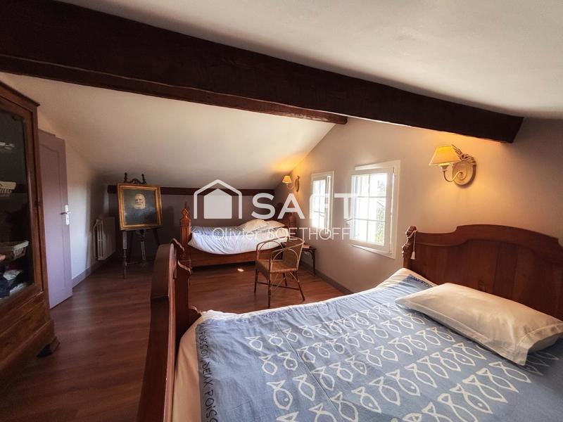 Maison - 220 m² - 8 pièces