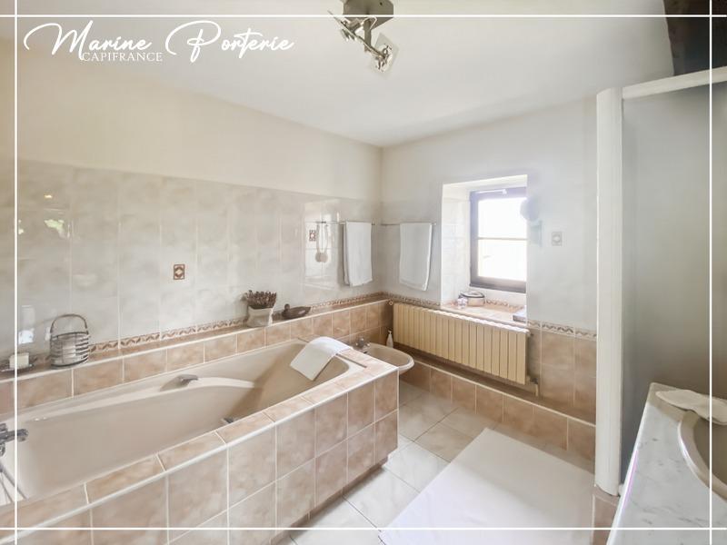 Maison en pierre - 235 m² - 5 pièces