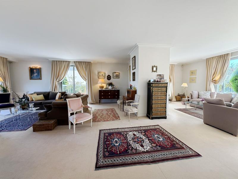 Appartement - 209 m² - 7 pièces