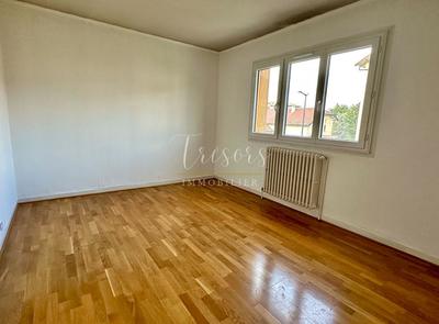 Appartement - 92 m² - 4 pièces