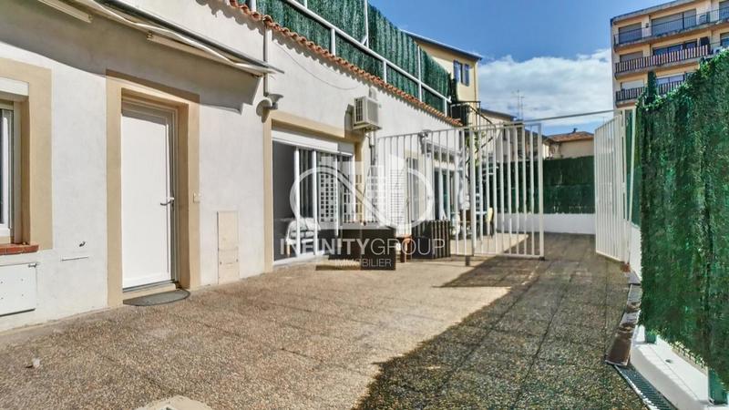 Studio - 184 m² - 8 pièces