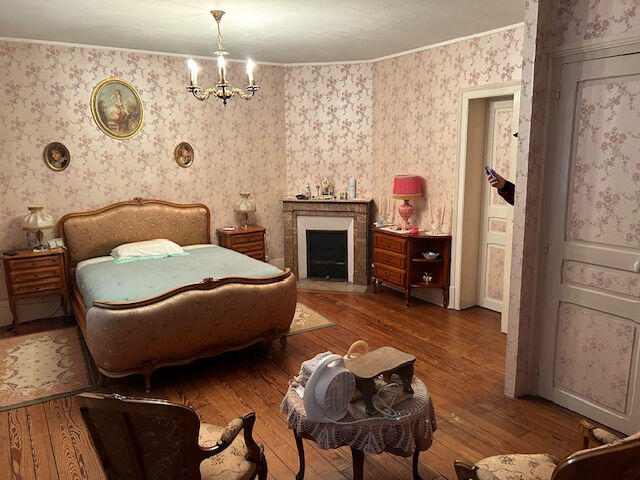 Maison - 210 m² - 9 pièces