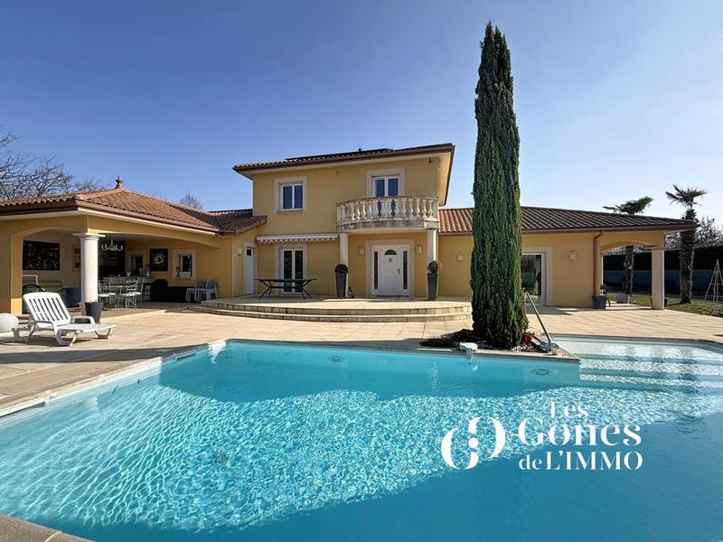 Propriété - 220 m² - 7 pièces