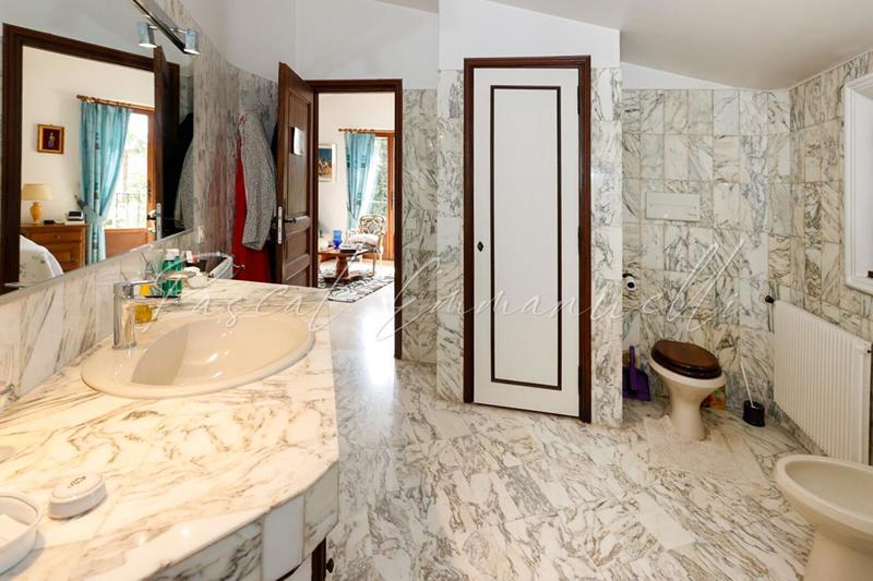 Maison - 300 m² - 6 pièces