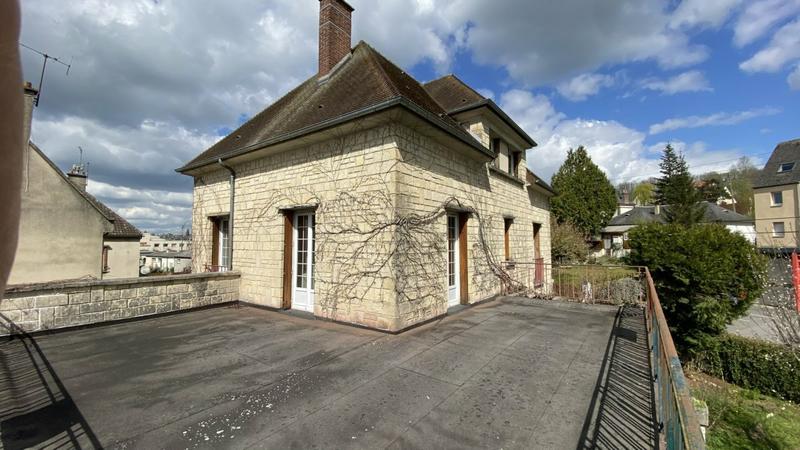 Maison en pierre - 251 m² - 8 pièces