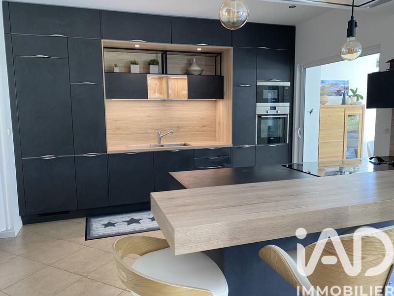 Maison - 236 m² - 7 pièces