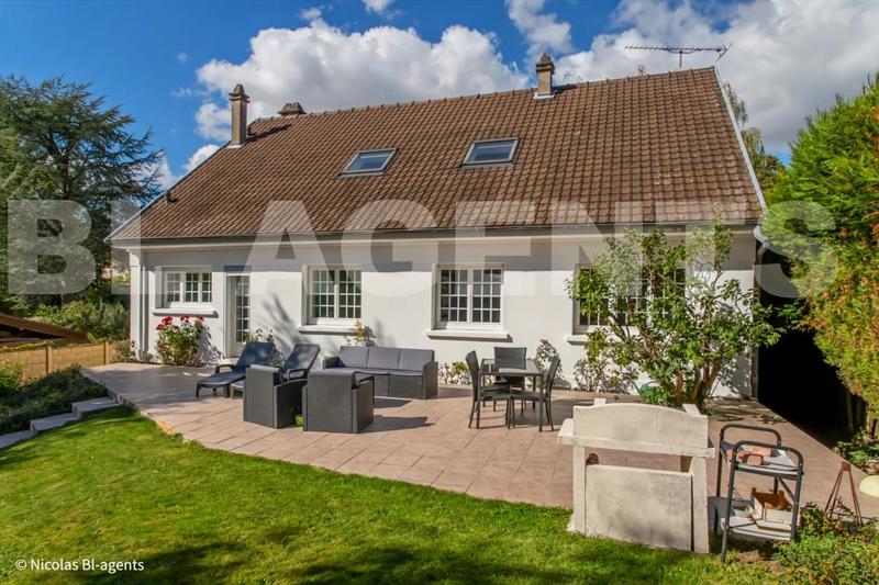 Maison - 182 m² - 6 pièces