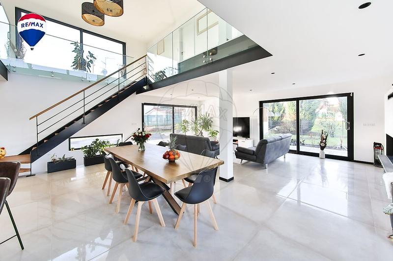 Maison - 348 m² - 7 pièces