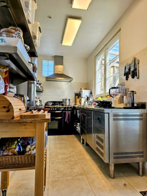 Maison - 245 m² - 9 pièces