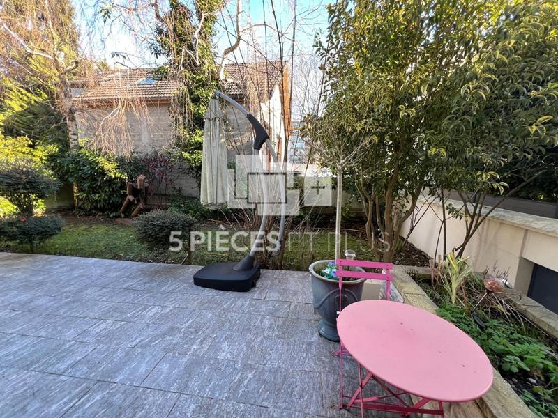 Maison - 200 m² - 7 pièces