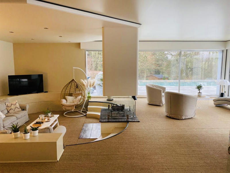 Maison - 300 m² - 11 pièces