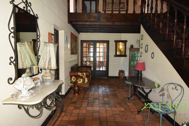 Maison - 332 m² - 8 pièces