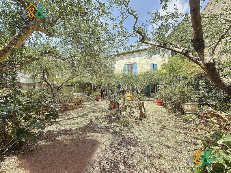 Maison - 210 m² - 6 pièces