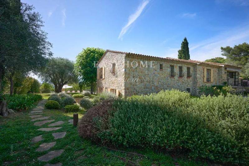 Maison - 380 m² - 10 pièces