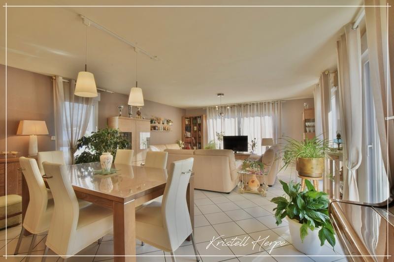 Maison - 220 m² - 9 pièces