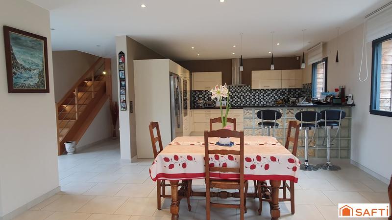 Maison - 180 m² - 5 pièces