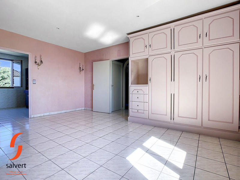 Maison - 235 m² - 7 pièces