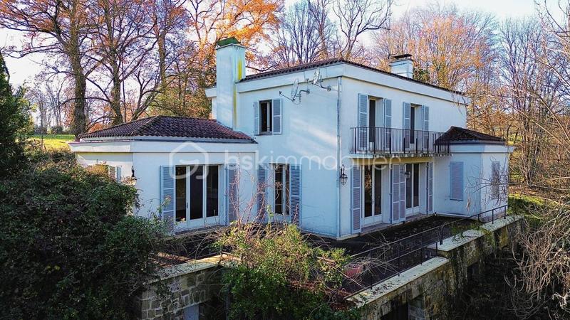 Maison d'architecte - 220 m² - 9 pièces