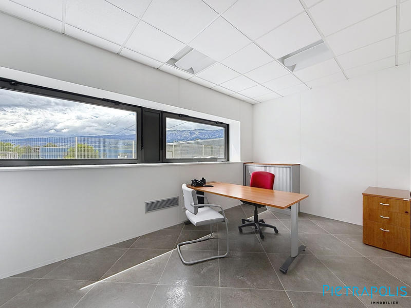 Local d'activités - 533 m²