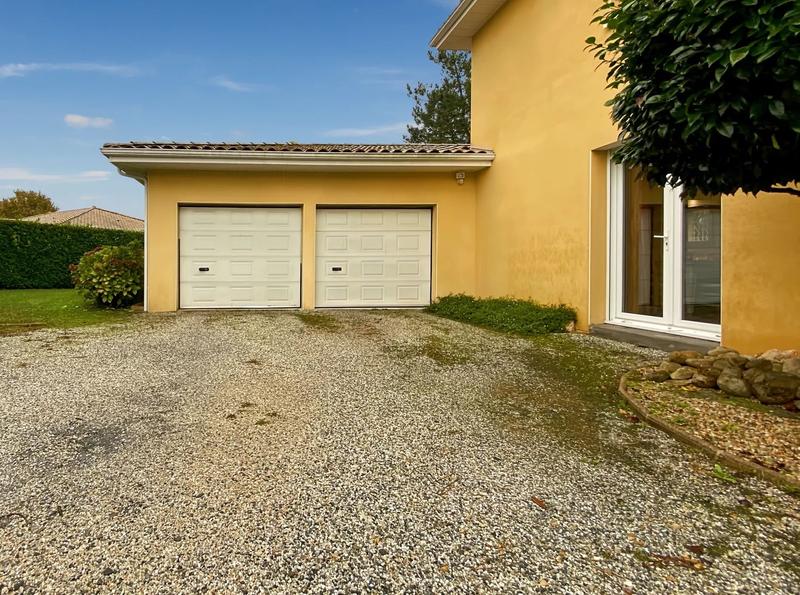 Propriété - 210 m² - 10 pièces