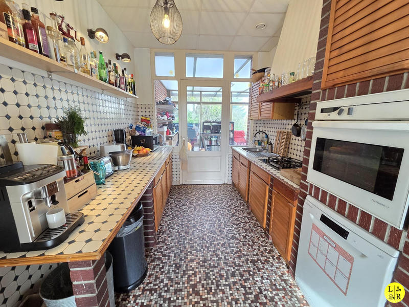 Maison - 248 m² - 9 pièces