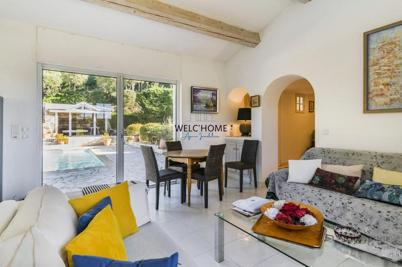 Maison - 242 m² - 10 pièces