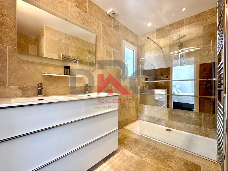 Maison - 226 m² - 7 pièces