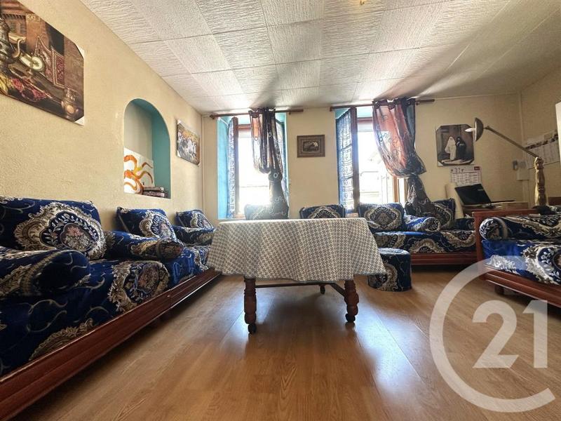 Maison - 217 m² - 6 pièces