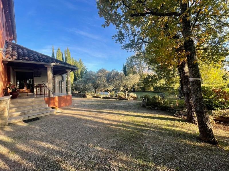 Maison - 203 m² - 7 pièces