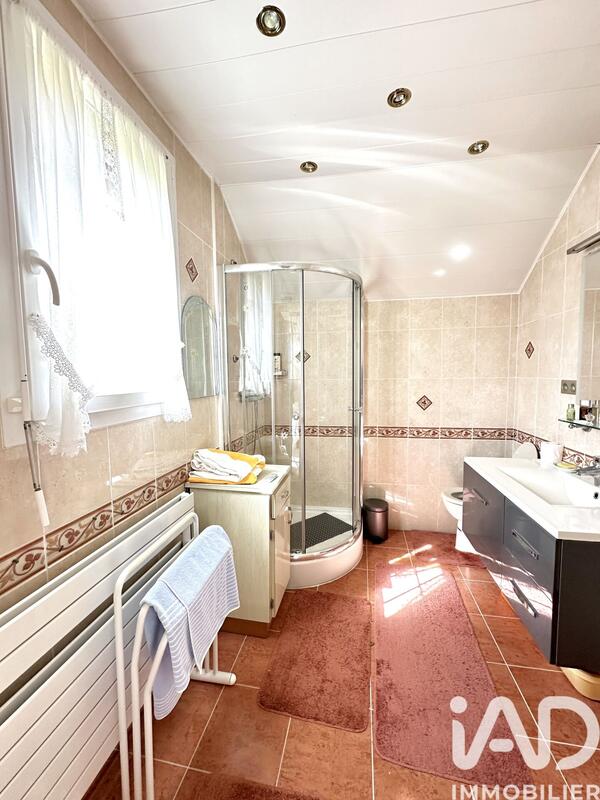 Maison - 180 m² - 7 pièces