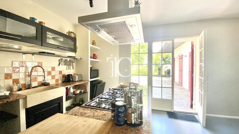 Maison - 264 m² - 8 pièces