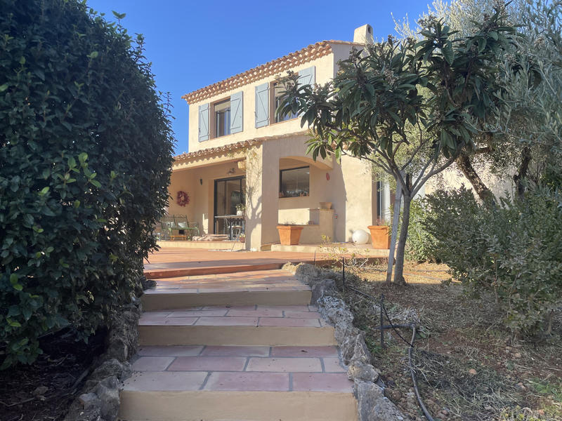 Maison - 200 m² - 7 pièces