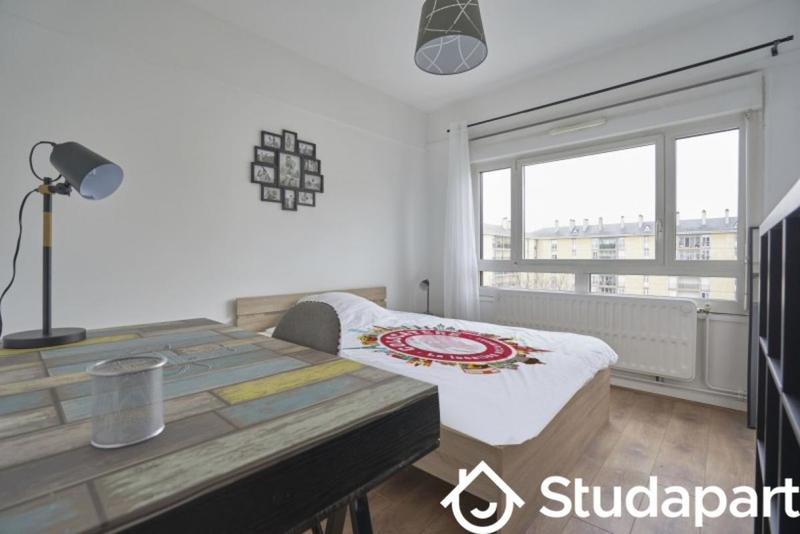 Chambre - 12 m² - 1 pièce